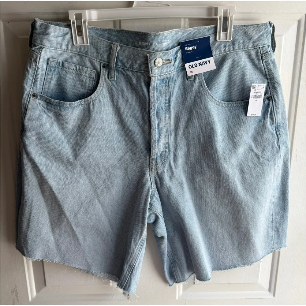 NEW Women's Mid-Rise Light Wash Baggy Cut-Off Jean 9